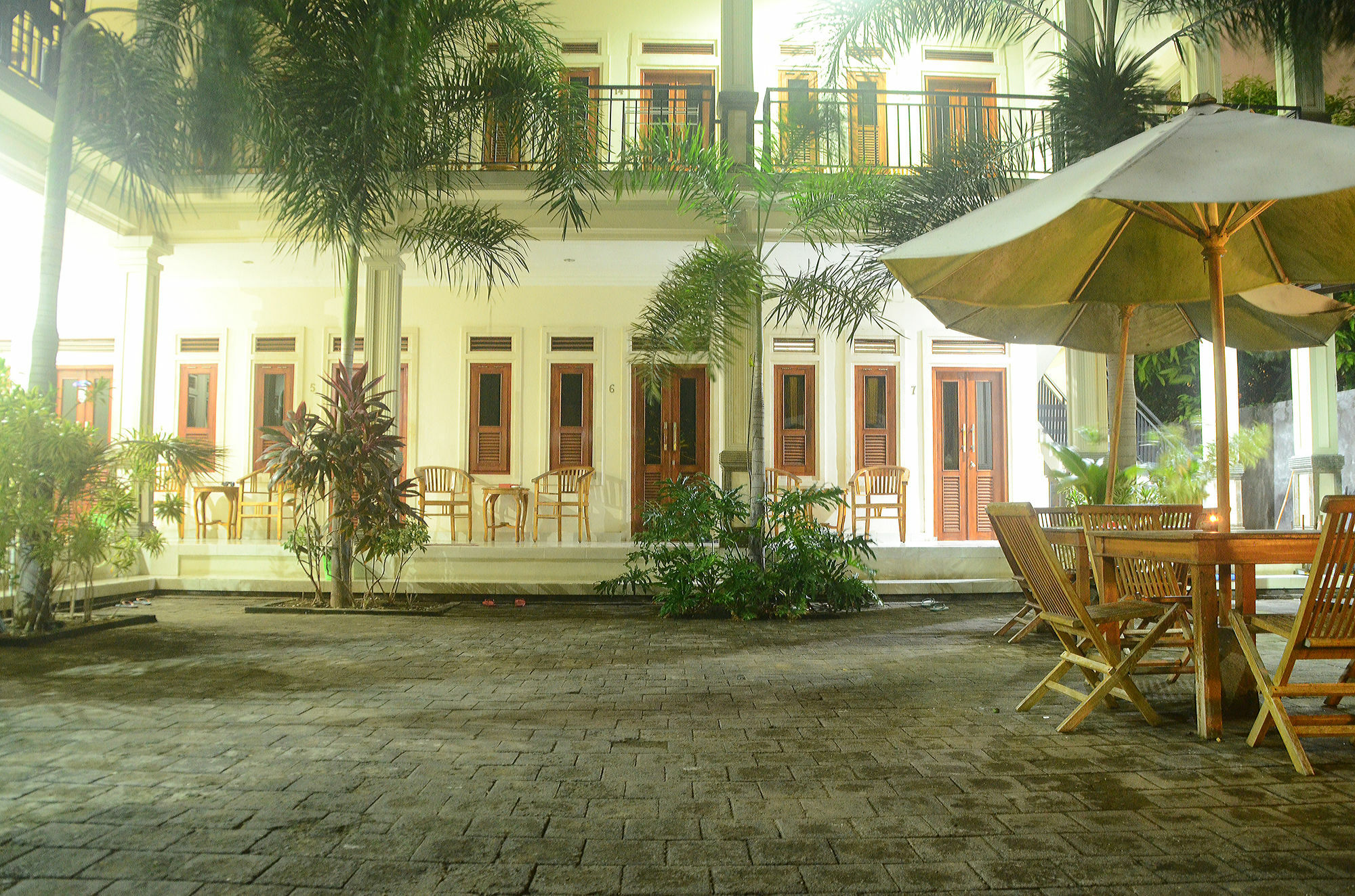 Budget Door Legian Inn Kuta  Exterior photo